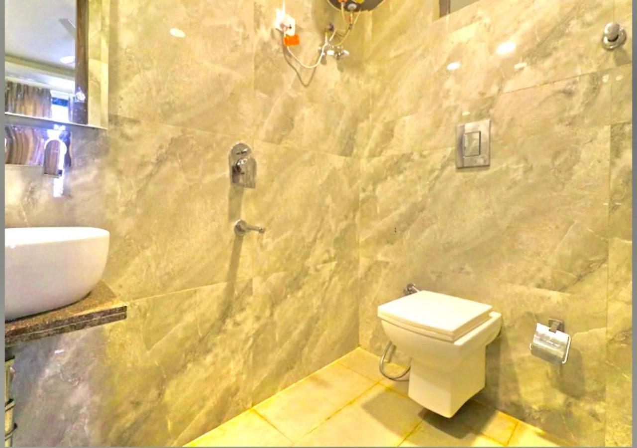 Seven Suites Near Igi International Airport 4* New Delhi